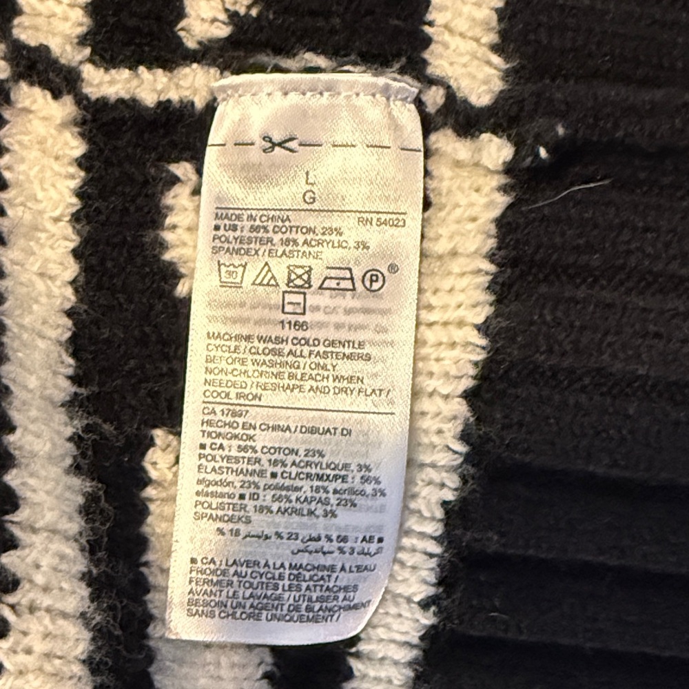 Old Navy Black & White Patterned Women's Cardigan Sweater with Belt - Picture 5 of 5